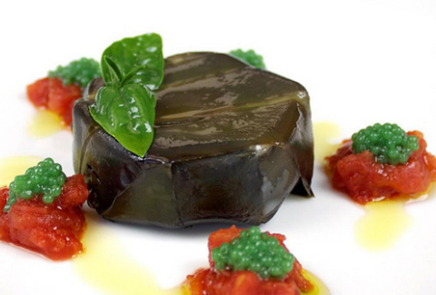 Sformatino di melanzana, pomodoro e Perlage di Pesto.