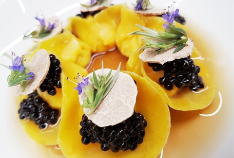 Tortelli al parmigiano 36 mesi, tartufo bianco NoH2O e brodo di prosciutto – Chef Daniele Usai