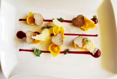 Tortelli alla fonduta di asiago pressato con tartufo nero estivo, crema di rapa rossa e sfoglie di asiago mezzano – Chef Renato Rizzardi