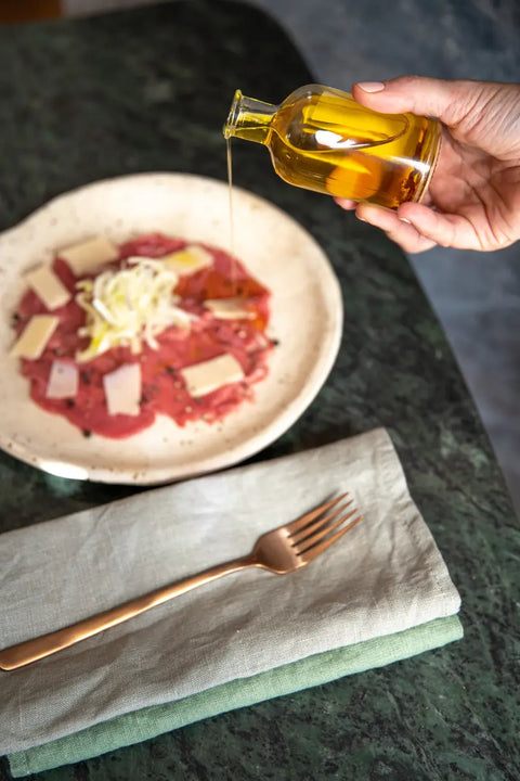 ORO IN CUCINA: Condimento a base di OLIO EXTRAV d'OLIVA con FETTINE DI TARTUFO BIANCO  (Tuber magnatum Pico)