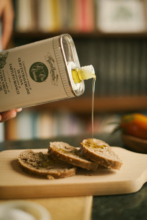 ORO IN CUCINA®: Condimento a base di OLIO EXTRAV. d'OLIVA aromatizzato al tartufo bianco 250ml